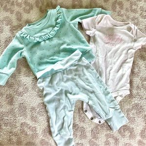Baby girl 0-3 months budnle set, light green and white, sweatshirt, onesie, pant